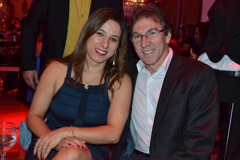 Coluna CR – 25-04-2017 1 Carla e Newton Ferreira de Oliveira em noite social. Foto: Toninho Carvalho
