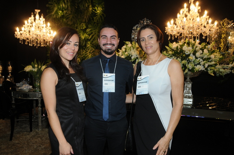 Adelaide Dias, Matheus Gomes e Lu Mendes clicados no estande do Fátima Buffet/Toninho Aleixo/Podium  FOTO: ANDRÉA OTTONI