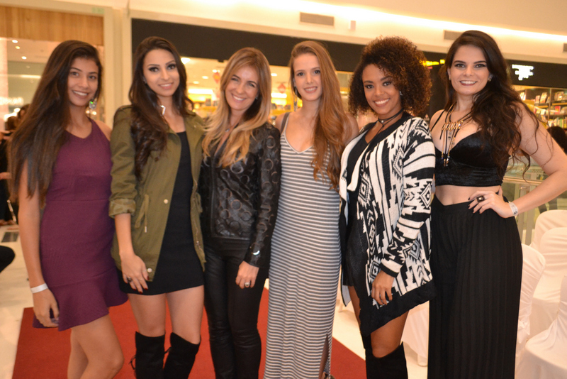 Coluna CR – 14-04-2017 2 Ana Carolina Araújo, Camila Ribeiro, Patrícia Alvim, Rafaela Toledo, Jéssica Marisol e Ludmilla Abreu, clicadas no encerramento do curso de modelo, no Independência Shopping. Foto: Ana Paula Dessupoio