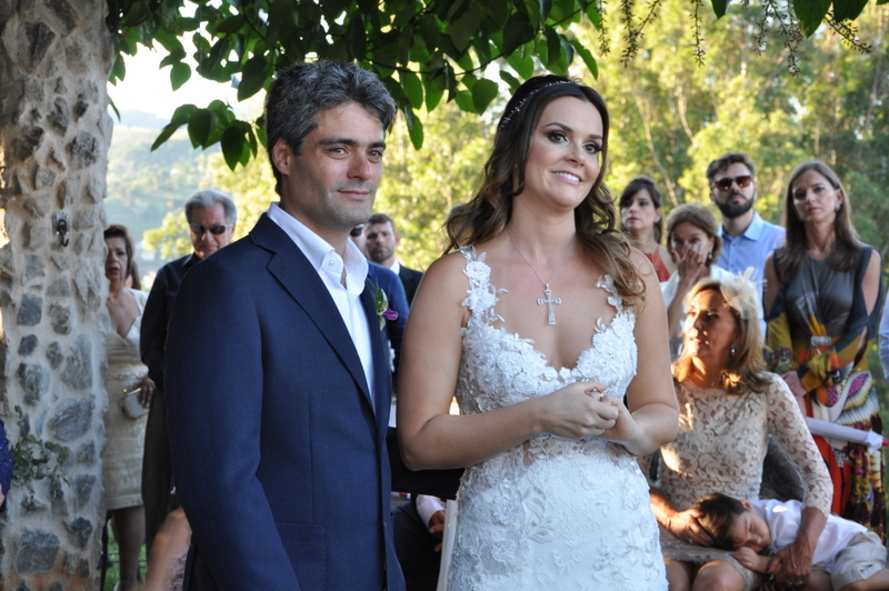Diogo Procópio Villela e Daniele Moraes, protagonistas de belíssimo casamento no sítio de Caeté, com direito a show de Renan & Christiano . Foto: Wolmer Monteiro