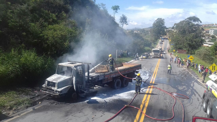 Veículos pegam fogo e vítima morre após acidente na BR-040 2 acidente 3