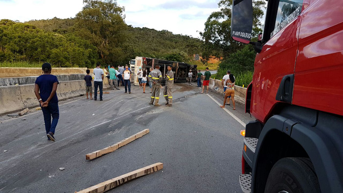 Acidente fecha totalmente a BR-040 2 acidente