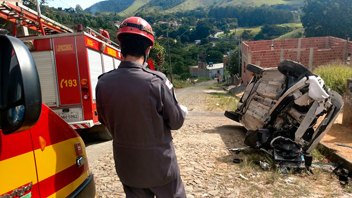 Mulher fica ferida em capotamento na Zona Sudeste 1 Foto: Divulgação/Corpo de Bombeiros