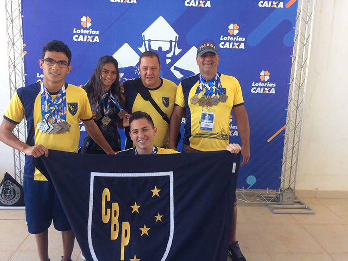 Gabriel, Manuela, o técnico Christian, Paulo e Lucas em Brasília no último fim de semana legenda - Gabriel, Manuela, o técnico Christian, Paulo e Lucas em Brasília no último fim de semana (Foto: 