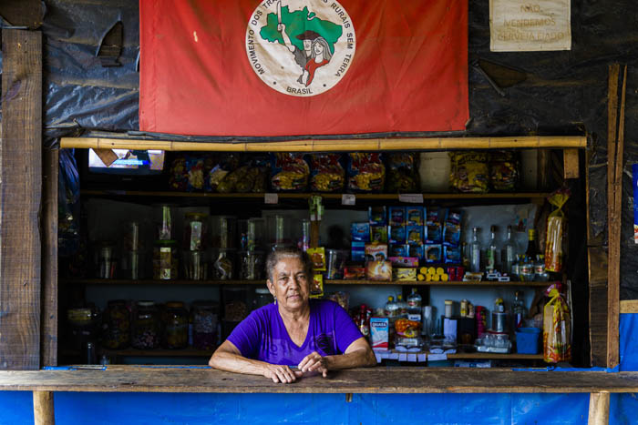 Lentes que registram o futuro do pretérito 3 A presença de integrantes do MST na Fortaleza de Sant'Anna mostra os novos tempos da fazenda centenária, desapropriada pelo Incra (Márcio Menasce)
