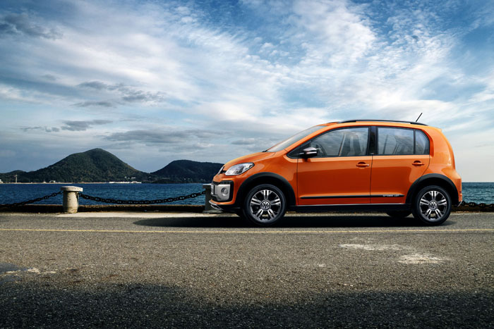 Mínimos detalhes 1 Linha 2018 do compacto da Volkswagen recebe ajustes estéticos, incorpora equipamentos e extingue versões de duas portas (Foto: Divulgação)