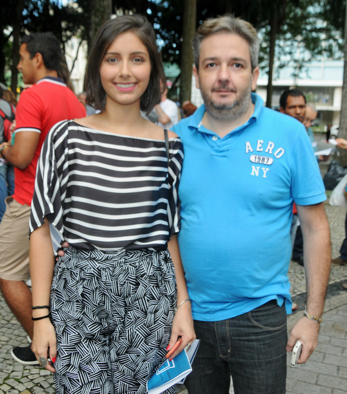 Coluna CR – 12-05-2017 1 Lara e o pai Kalil Reis El Kouri clicados no lançamento da TV Câmara, no Parque Halfeld. Foto: Andréa Ottoni
