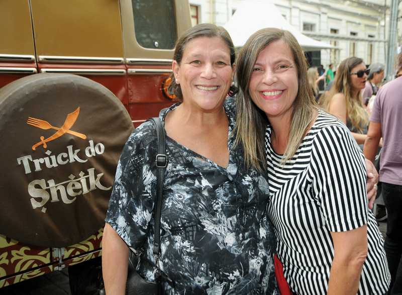 Em tarde informal, as irmãs Ana Lúcia e Priscila Mendes. Foto: Andréa Ottoni