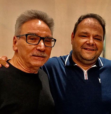 José Alberto Pinho Neves e o artista Petrillo na mostra “Gabinete contemporâneo de curiosidades”, no Hiato