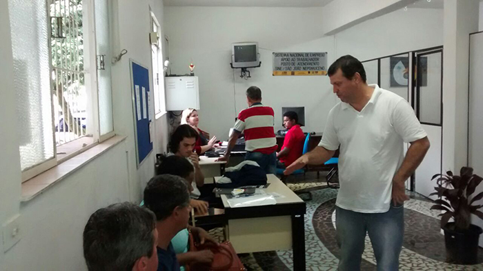 Escritório do SINE de São João Nepomuceno (Foto: Márcio Sabones)