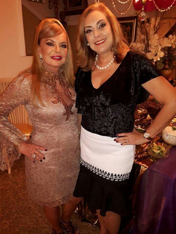 As aniversariantes Baby Mancini e Denise Rezende em noite de festa no Bairu