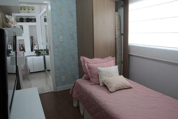 Em casa de mãe, sempre cabe mais um 3 No quarto de brinquedos da filha de Rachel, tem bicama e armário para guardar colchões (Foto: Fernndo Priamo)