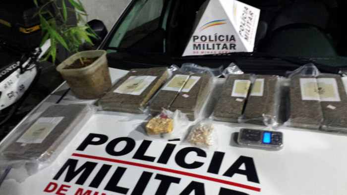 Material foi aprendido em casa abandonada no JK (Foto: Divugação/ PM)