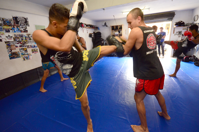 Campeonato Mineiro de Kickboxing Seishinkaikan reúne 70 atletas neste domingo 1 Edinson Dias Moreira Júnior (à direita) da Shita Gym conta que sua equipe contará com sies atletas no torneio (Foto: Olavo Prazeres)