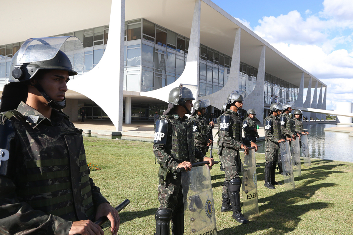 Governo determina reforço de tropas federais para proteger Esplanada 2 Valter Campanato/ABr