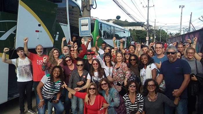 Manifestantes embarcam de JF para Brasília 2 Marcelo Ribeiro