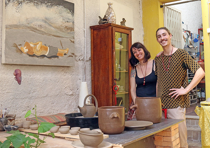 Só dá cerâmica 2 Os ceramistas Priscilla de Paula e Matheus Burger abrem seu ateliê, no São Mateus, para oficinas e mostras de seus trabalhos neste fim de semana. Foto: Leonardo Costa