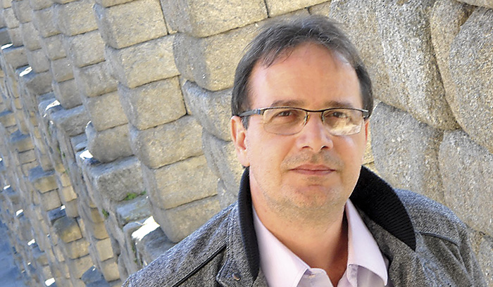 Entrevista | Ronaldo Cagiano Escritor 1 Multi: Ronaldo Cagiano, premiado com o terceiro lugar na categoria contos do Jabuti de 2016, acaba de lançar romance em parceria com a esposa e inédito de poesias. (Foto Divulgação)