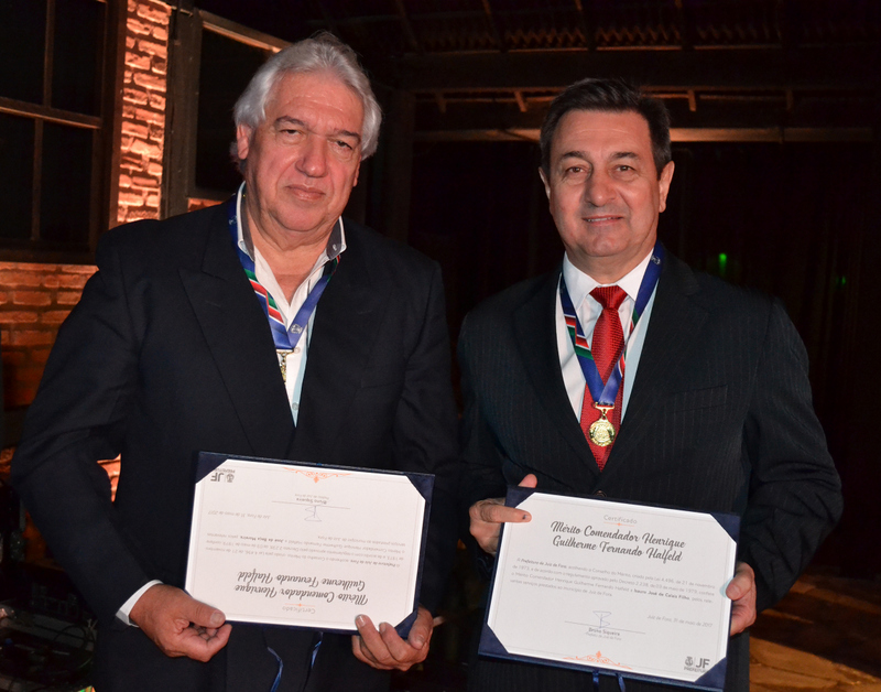 Coluna CR – 02-06-2017 1 José de Beça Moreira e o deputado Isauro Calais, também figuraram entre os homenageados na Estação São Pedro. Foto: Toninho Carvalho