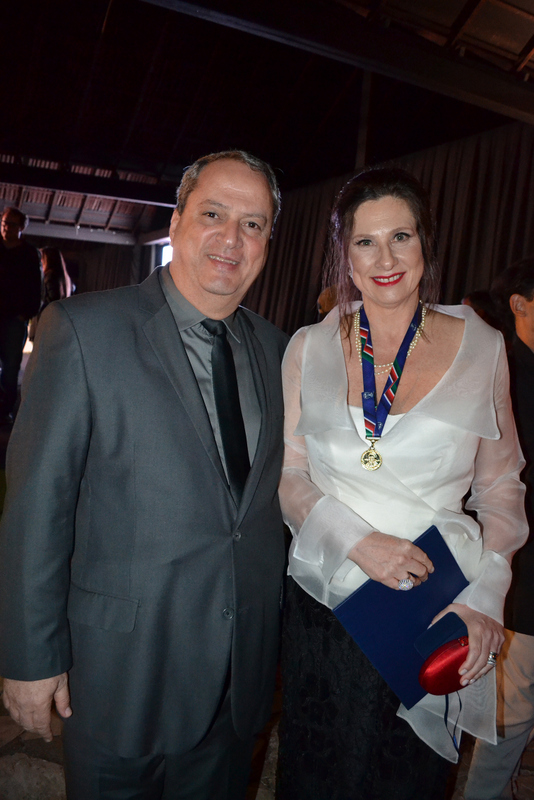 Coluna CR – 02-06-2017 2 João Jacometti e a homenageada, Elizabeth Jucá Foto: Toninho Carvalho
