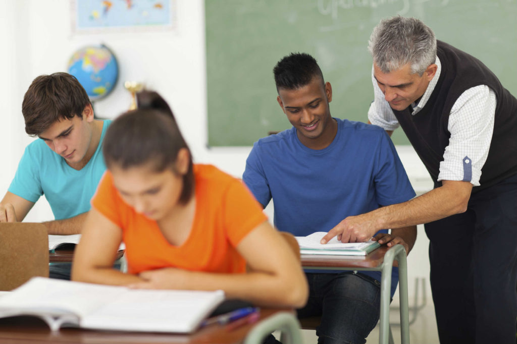 Abertas as inscrições para 21 vagas de professor do Ifes 1 Desafios do ensino médio 2