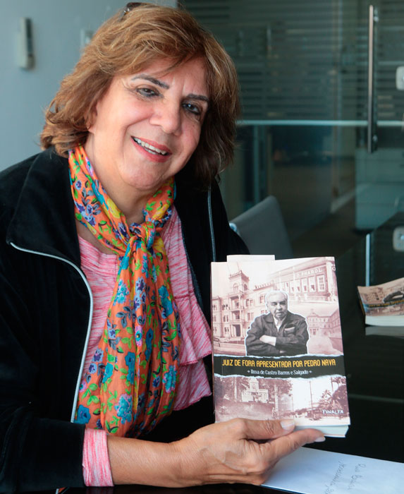  Ilma Salgado uniu trechos de Nava a textos seus para traçar a história de Juiz de Fora em obra para presentear a cidade em seu aniversário (Foto: Fernando Priamo)