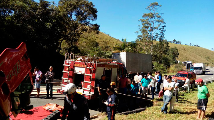 Foto: Corpo de Bombeiros/Divulgação acidenteBR2671