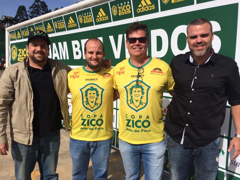 Alan Araruna, Maurício Pelegrineti, o anfitrião Leonardo Beire e Alan Espinosa, na abertura da Copa Zico, no CFZ da Cidade Alta 