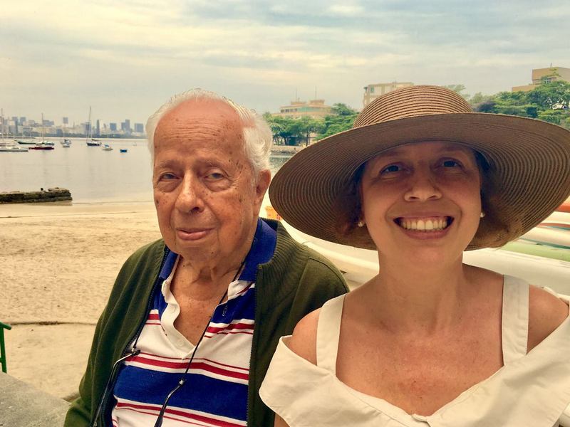 Obras Sociais do Bom Pastor têm uma tarde festiva nesta quinta 2 O advogado Luiz Antônio Horta Colucci e a filha Ludmila comemoraram aniversários, ontem - ele, aos 90 anos, continua evidenciando sua habitual elegância e bom papo