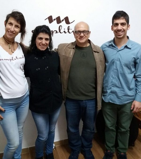 JF figura entre as cidades que aderiram a “Marcha Nacional pela vida dos policiais” 1 Débora Lisboa e os irmãos Camila e Bruno Assad, ladeando o fisioterapeuta Anderson Daibert Amaral, que falou sobre qualidade de vida, saúde do movimento e envelhecimento com saúde, no espaço Amplitud