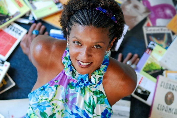 Elisa Lucinda revela vozes de amor e de protesto em livro de poesia 1 Elisa Lucinda Divulgação editada