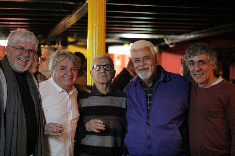 Xico Teixeira, Márcio Itaboray, Mamão, Antônio Carlos Miled e Estevão Teixeira, no Bar da Fábrica Foto: Luiza Jucá