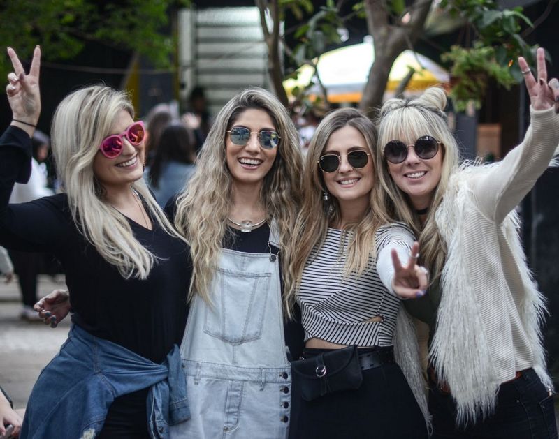 Meninas poderosas: As blogueiras Tatah Fávero, Shayna Lavorato, Michelle Assis e Nathália Melandre comemoram o sucesso do "bazar das quatro”, montado no Complexo Casa, no Alto dos Passos. Segundo elas, as peças - novas e usadas - esgotaram e parte da renda será destinada ao Instituto Bruno.