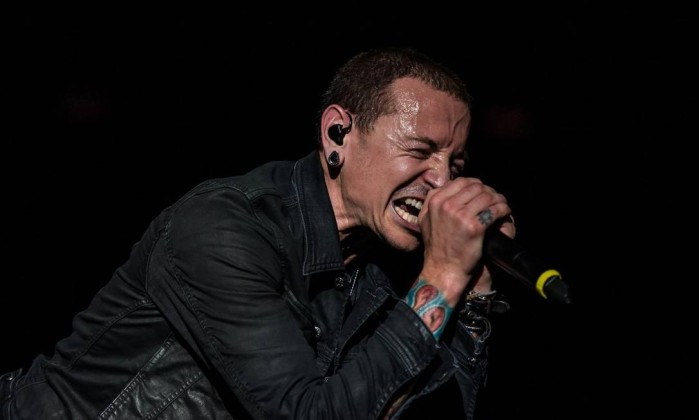Vocalista do Linkin Park comete suicídio aos 41 anos 1 chester divulga