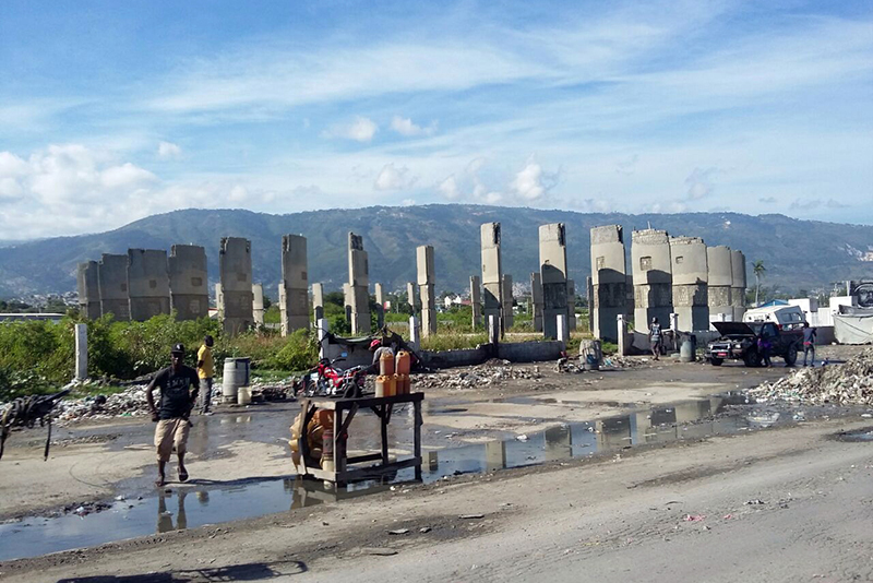 Miséria marca primeira semana de missionários no Haiti 1 domgil00