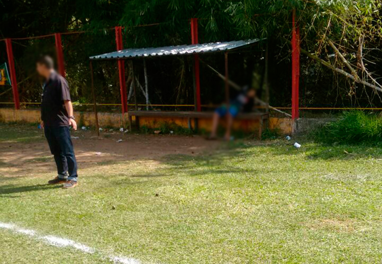 Quatro pessoas são mortas em final de semana violento em Juiz de Fora 1 Surpreendido por trás, Weverton foi baleado cinco vezes na cabeça, pescoço e costas.