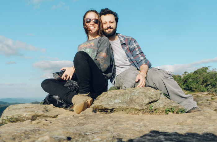 Gisele Rocha e Adriano Castro em Lavras Novas, distrito de Ouro Preto que preserva sua natureza exuberante e construções setentistas