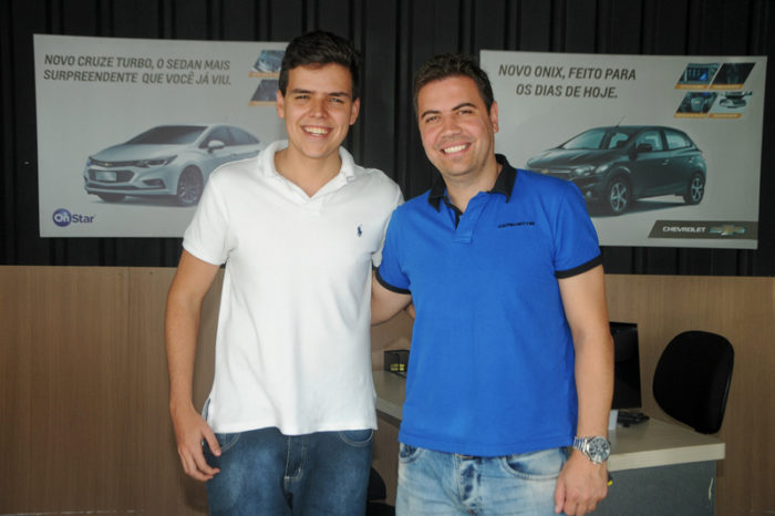 Com apenas 13 anos, a juiz-forana Danielly Vitória está no Egito 1 Gabriel Santos e Felipe Toledo no novo 'showroom' Conceito da Planeta/Chevrolet, no Salvaterra Foto: Andréa Ottoni