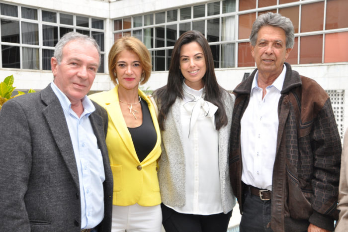 O jornalista e escritor Ismair Zaghetto colocou um ponto final no seu segundo romance 2 O presidente do Clube de Engenharia, João Carlos Navarro e Maria do Carmo Vasconcelos com Thalita e seu pai Miguel Lucas, no almoço de ontem, no Diamantina/Ritz Hotel Foto: Wólmer Monteiro