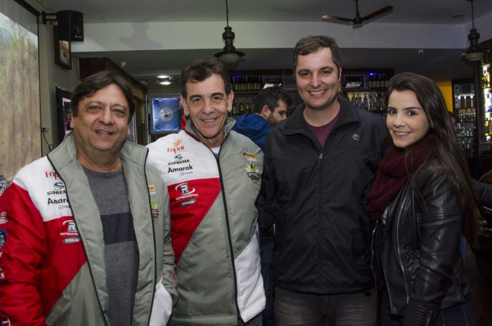 Alessandra Sampaio comenta sobre a movimentada semana na Ascomcer 1 Ângelo Marciano, Manoel Resende, vereador Marlon Siqueira e Taíssa Resende no lançamento da revista do Ipiranga Ibitipoca Off Road, no Apriori