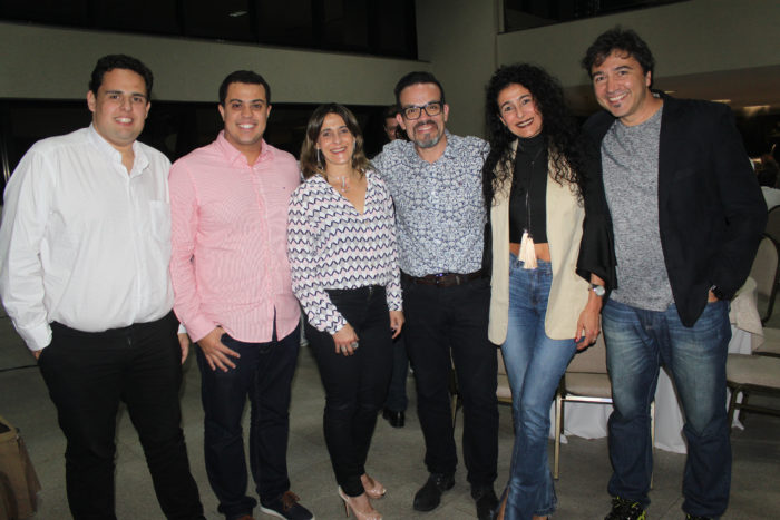 Serge Margel é o convidado para a aula magna do programa de pós-graduação em estudos literários da UFJF. 1 No Gran Victory, Bernardo Fortuna e Peter Vianna com a equipe da Tribuna de Minas – Márcia Neves, Luiz Carlos Lyra, Suzana Neves e Sérgio Bara - no lançamento do novo caderno Carro & Cia, quem em setembro vai ganhar moderno ‘layout’, conteúdo regional com edições às quintas e domingos Foto: Guilherme Ovídio