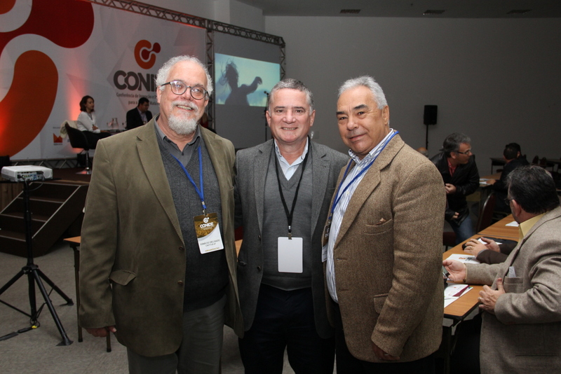 Amaury Mendes comemora os 21 anos de sucesso dos Médicos do Barulho 1 Na abertura da Conferência de Inovação e Desenvolvimento - Conide, ontem, no Gran Victory, Jovino Campos ladeado pelos coordenadores Ignácio Delgado (UFJF) e João Matos (Prefeitura) Foto: Valmik Halfeld
