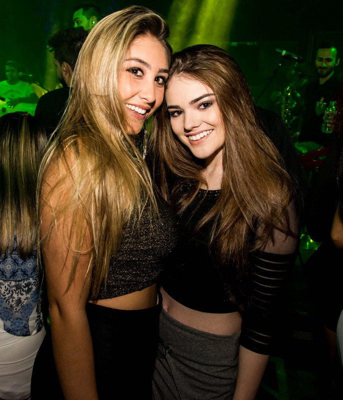 Faz sucesso a cobertura do Happy Hour na primeira edição do Encontro com CR 1 Luísa Gouvêa e Raphaela Freitas clicadas na noite da Avalon Foto: Pedro Henrique