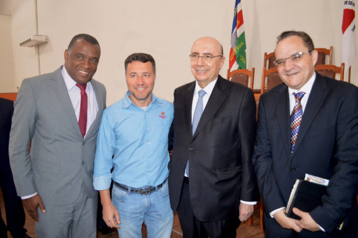 O jornalista e escritor Ismair Zaghetto colocou um ponto final no seu segundo romance 1 Nilton Militão, Marcelo Detoni, o ministro Henrique Meirelles e o bispo Abner Ferreira - presidente da Assembleia de Deus em Madureira, no Rio