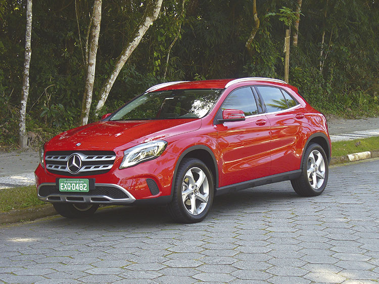 Parecer mais SUV é a proposta do renovado Mercedes-Benz GLA 4 ap080817 02