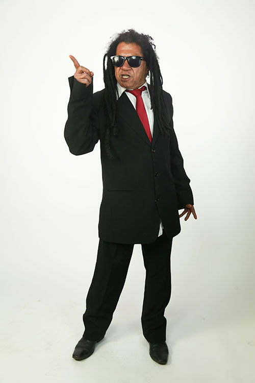 Youtuber Gil Brother Away se apresenta no Teatro Solar 1 away 6037