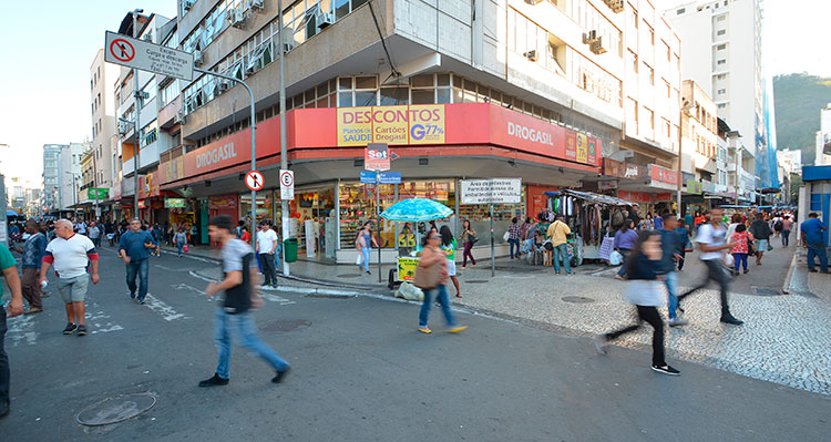 (Foto: Marcelo Ribeiro) calçadão