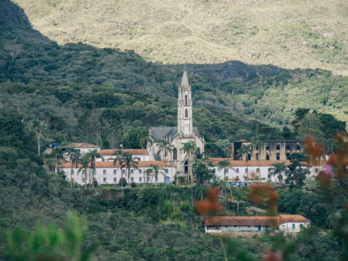 Santuário do Caraça visto de longe