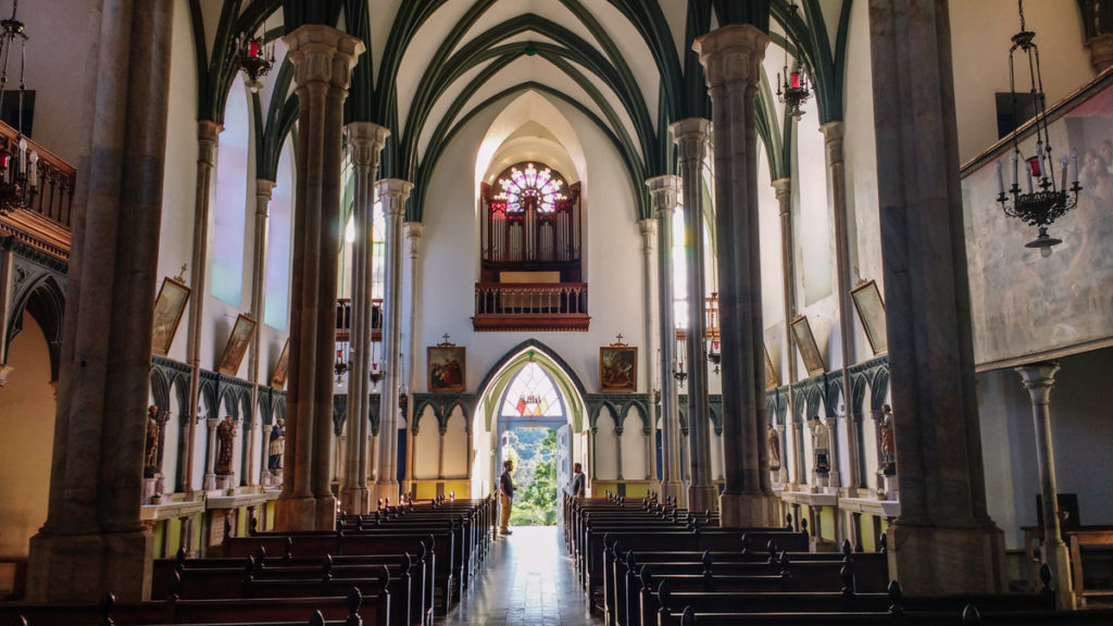 catas-altas-minas-gerais-santuario-do-caraca-igreja-dentro