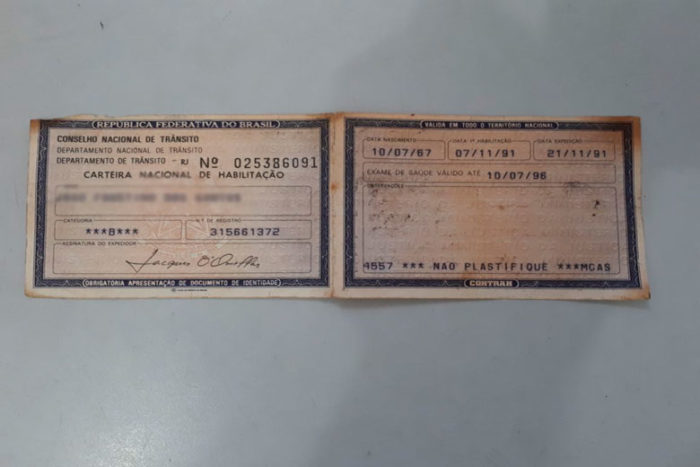 Motorista é flagrado com CNH vencida há 21 anos 1 documento1